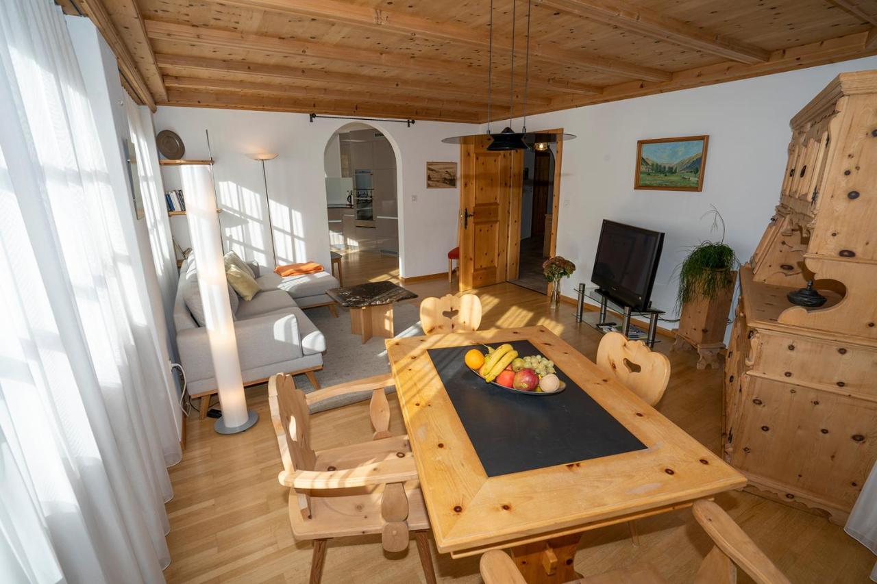 Chasa Nogler - Ferienwohnung Ramosch エクステリア 写真
