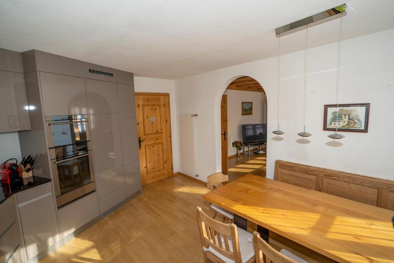 Chasa Nogler - Ferienwohnung Ramosch エクステリア 写真