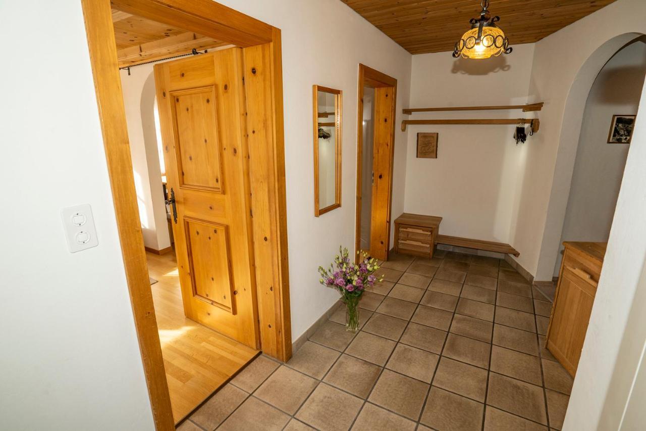 Chasa Nogler - Ferienwohnung Ramosch エクステリア 写真