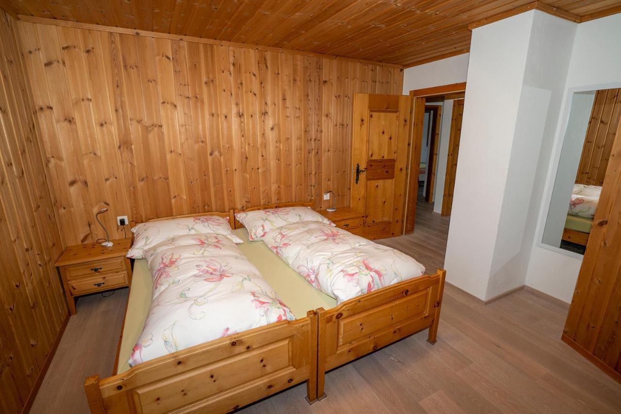 Chasa Nogler - Ferienwohnung Ramosch エクステリア 写真