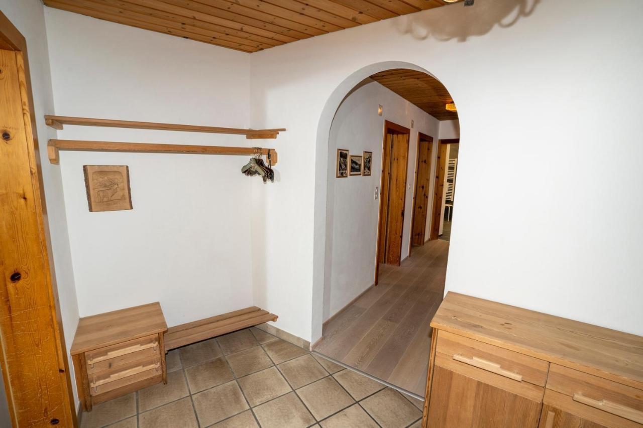 Chasa Nogler - Ferienwohnung Ramosch エクステリア 写真