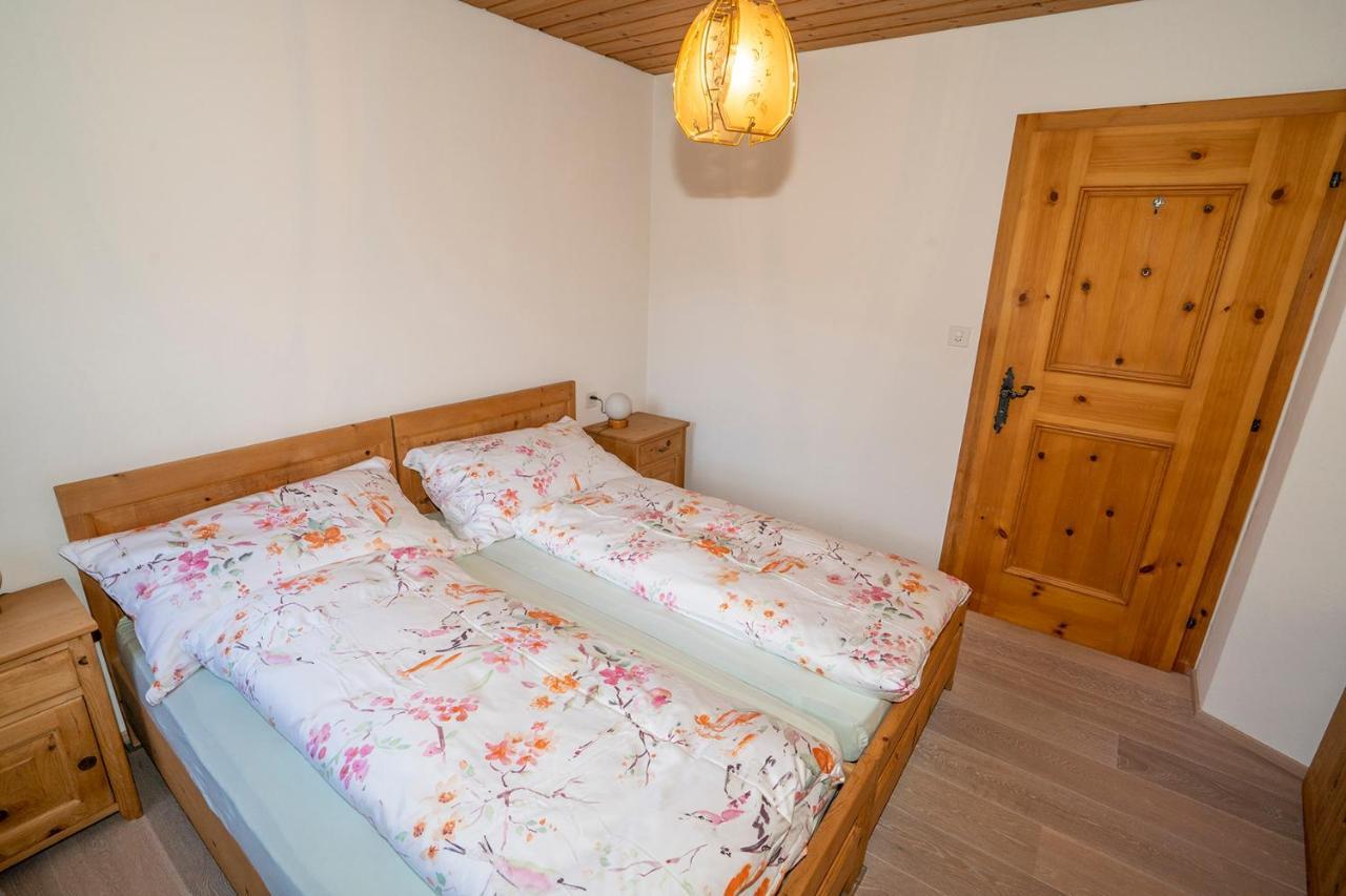 Chasa Nogler - Ferienwohnung Ramosch エクステリア 写真
