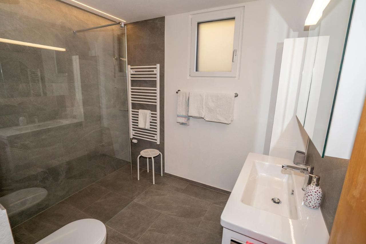 Chasa Nogler - Ferienwohnung Ramosch エクステリア 写真